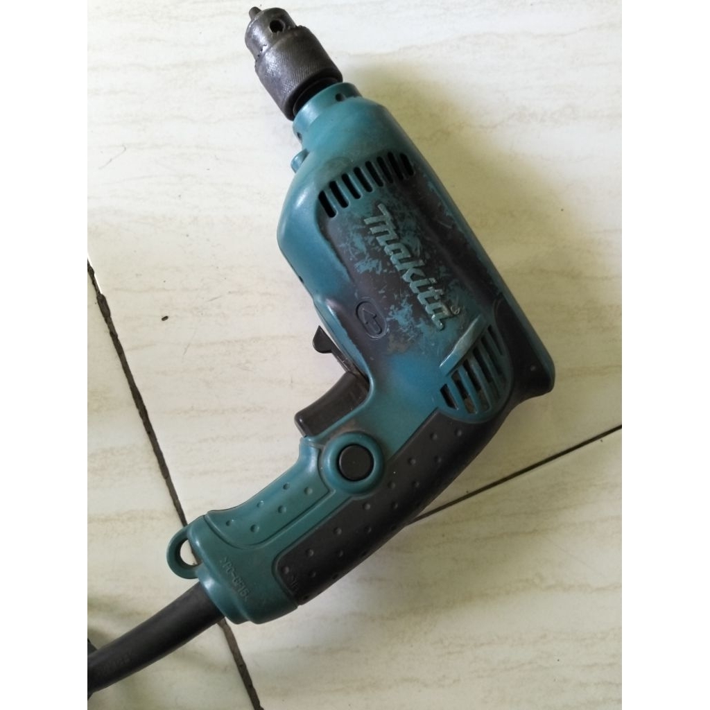 BOR 10MM MERK MAKITA KONDISI BARANG MASIH NORMAL SIAP PAKAI KERJA ORIGINAL SECOND