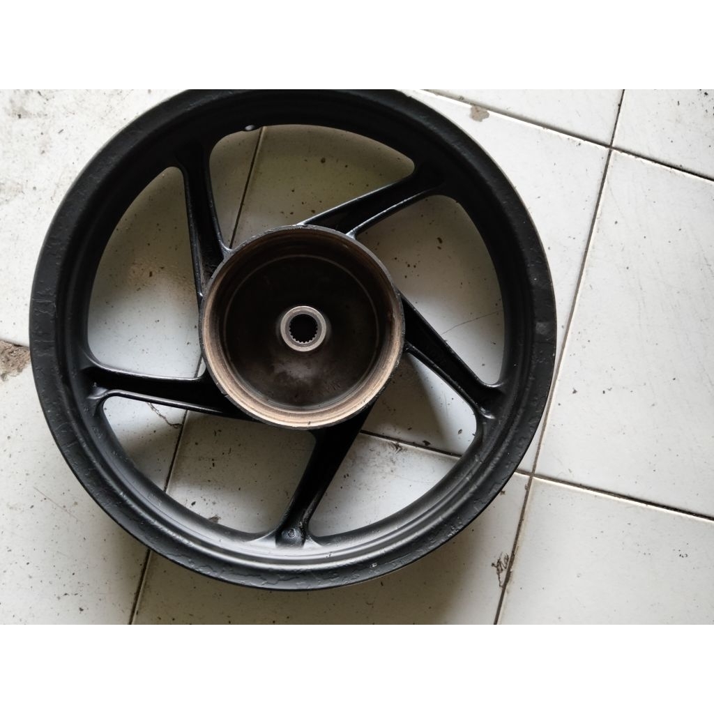 pelek recing Vario 125 belakang original