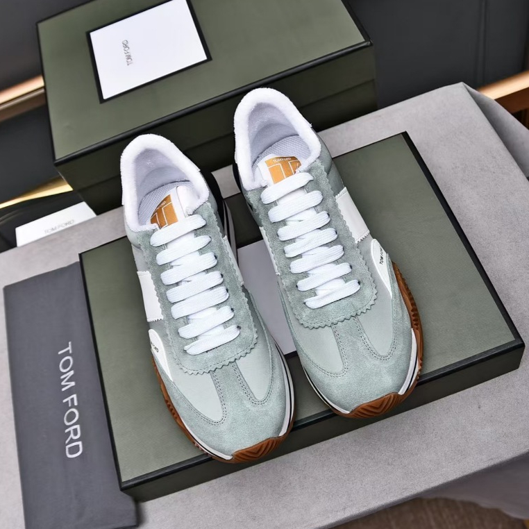 Tom Browne's new men's casual shoe with a top layer cowhide athletic shoe