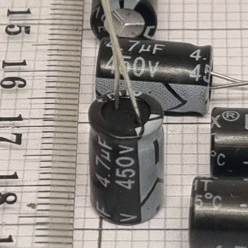 Elco 4,7uf 450v / Kapasitor Elco 4,7uf 450v / Elco 4,7- 450V