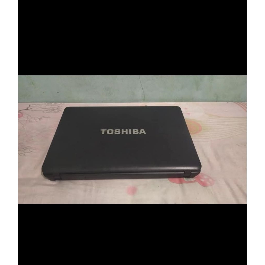 laptop toshiba second like new