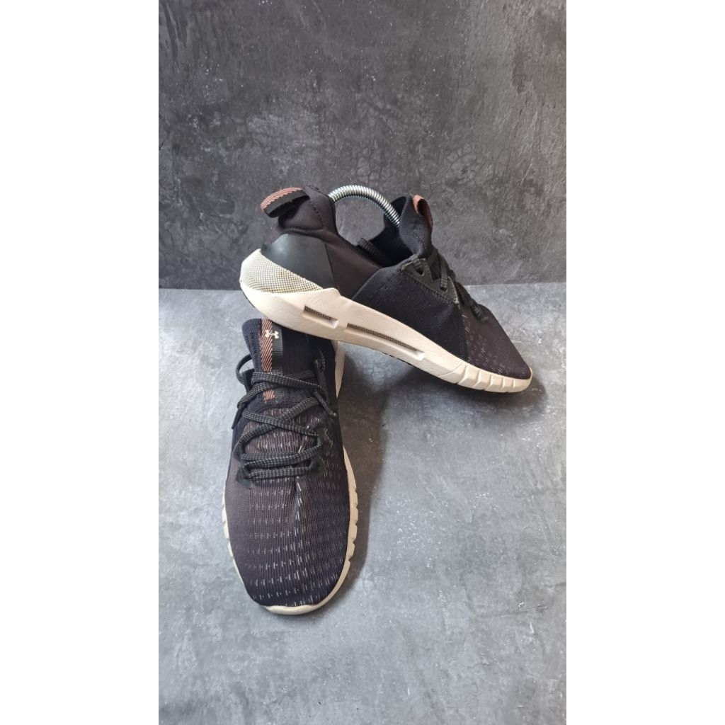 Sepatu Sneakers Hovr Second Original Size 40.5