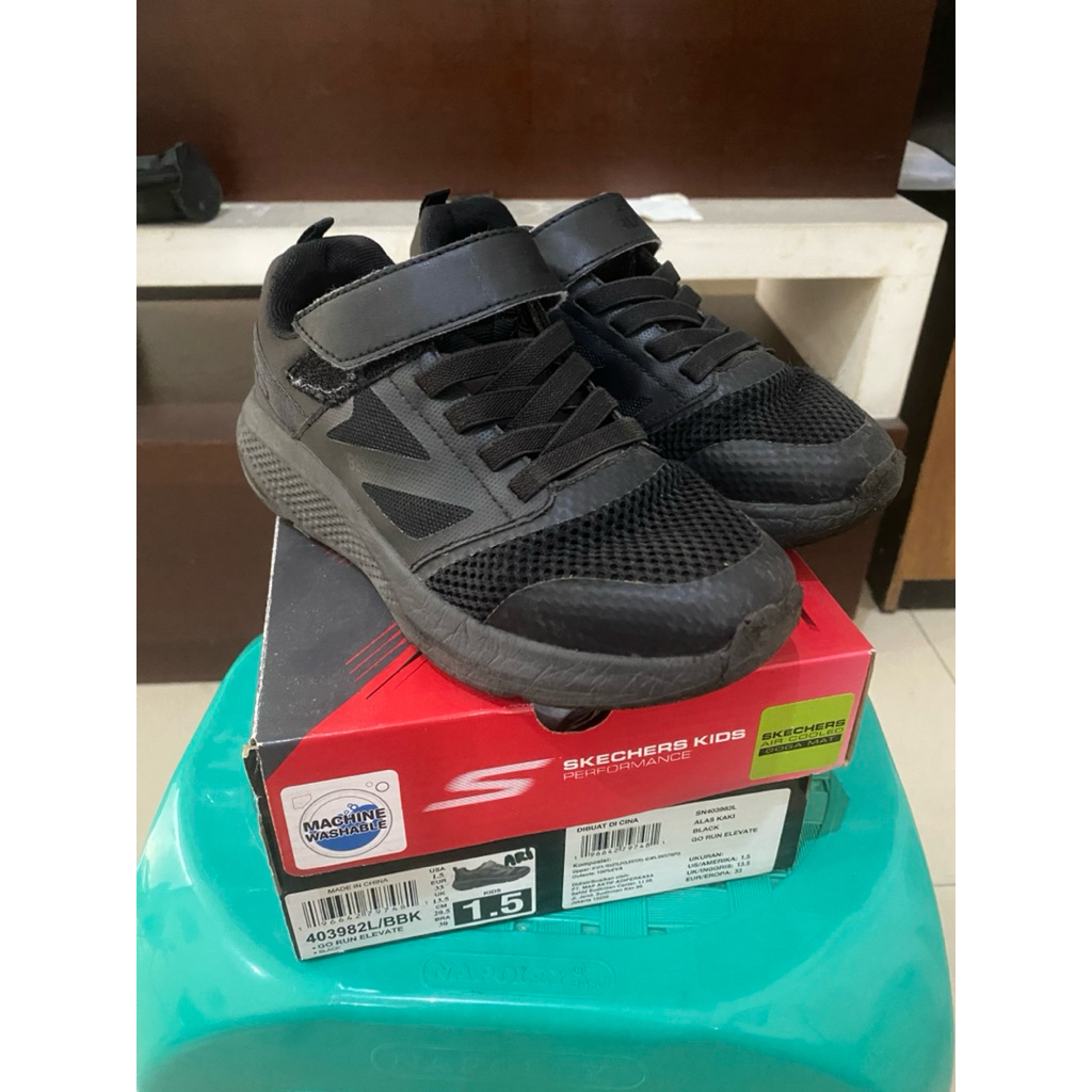 Preloved Sepatu Sekolah Anak Skecher