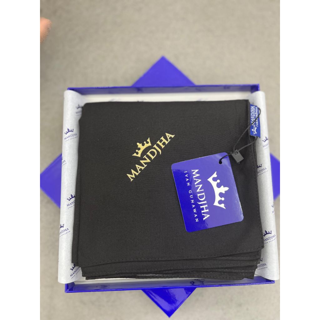 Hijab Mandjha Ivan Gunawan Basic Hitam Jilbab segi empat