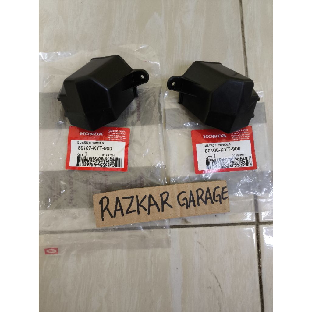 Cover dudukan sen sein riting belakang kanan kiri guard winker honda scoopy karbu original AHM 80107