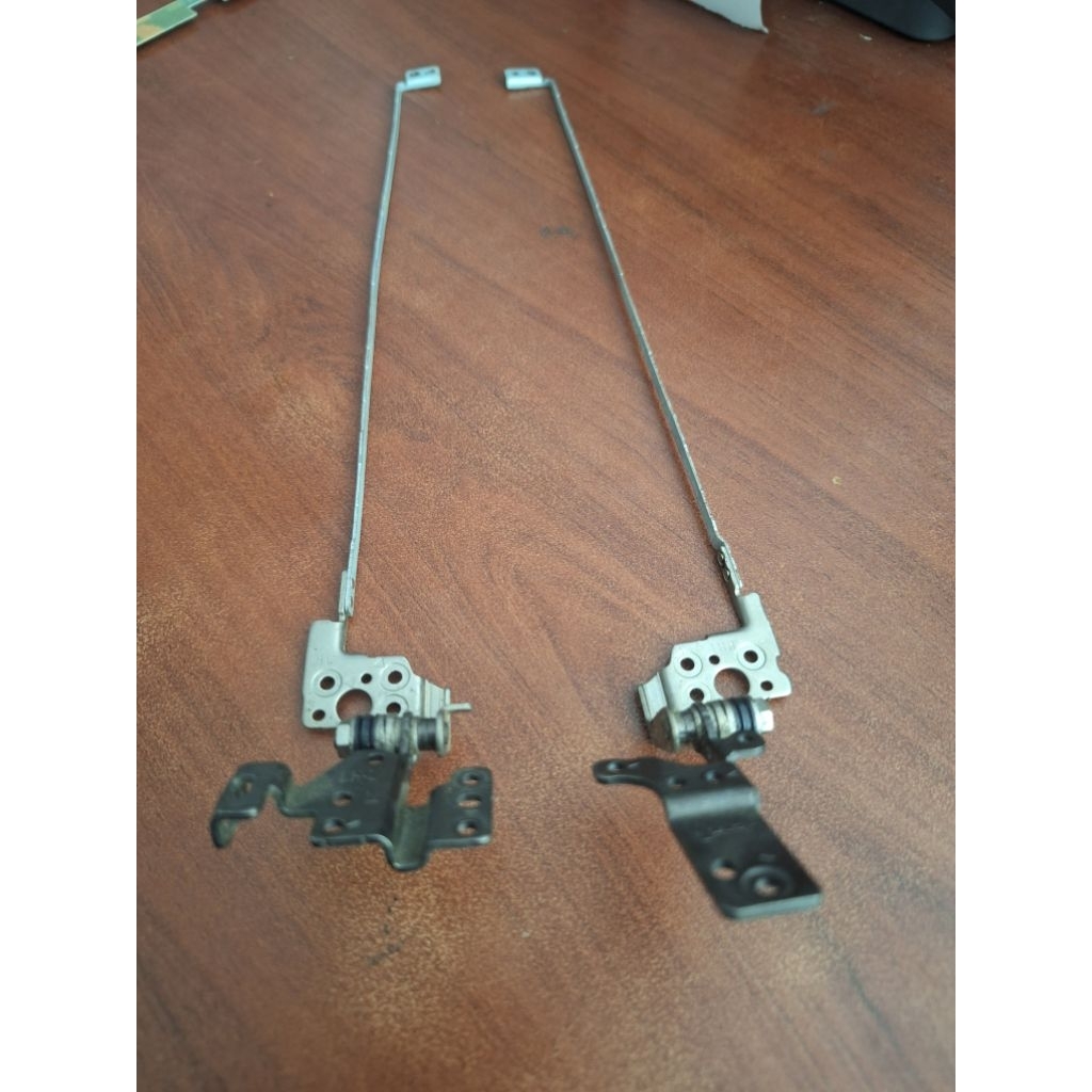 Engsel laptop Asus X550Z copotan