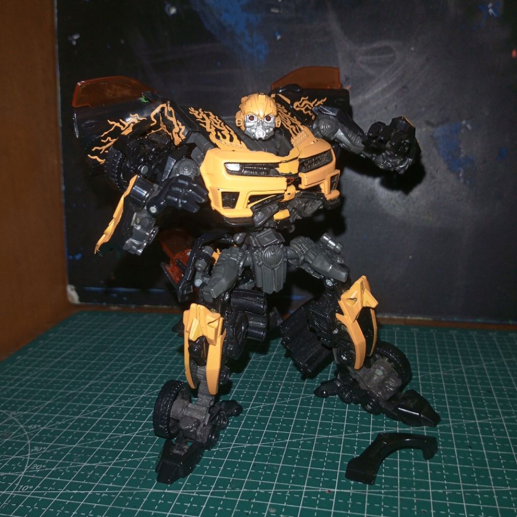 Cyberfire Bumblebee Transformers DOTM MechTech Deluxe Class