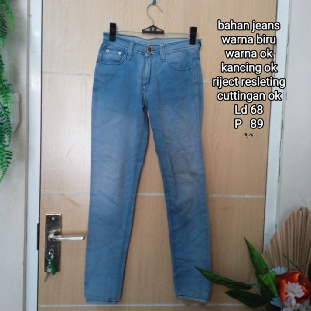 celana jeans peloved biru muda light blue branded Chanel