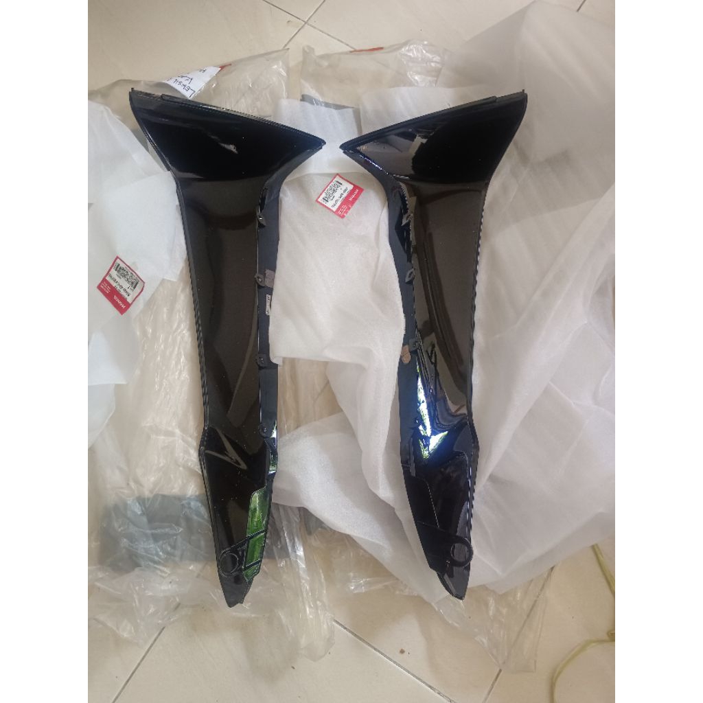 leksil luar KARISMA kanan -kiri set original ahm kode part 64430--KPH-880FMB-64440-KPH-880FMB