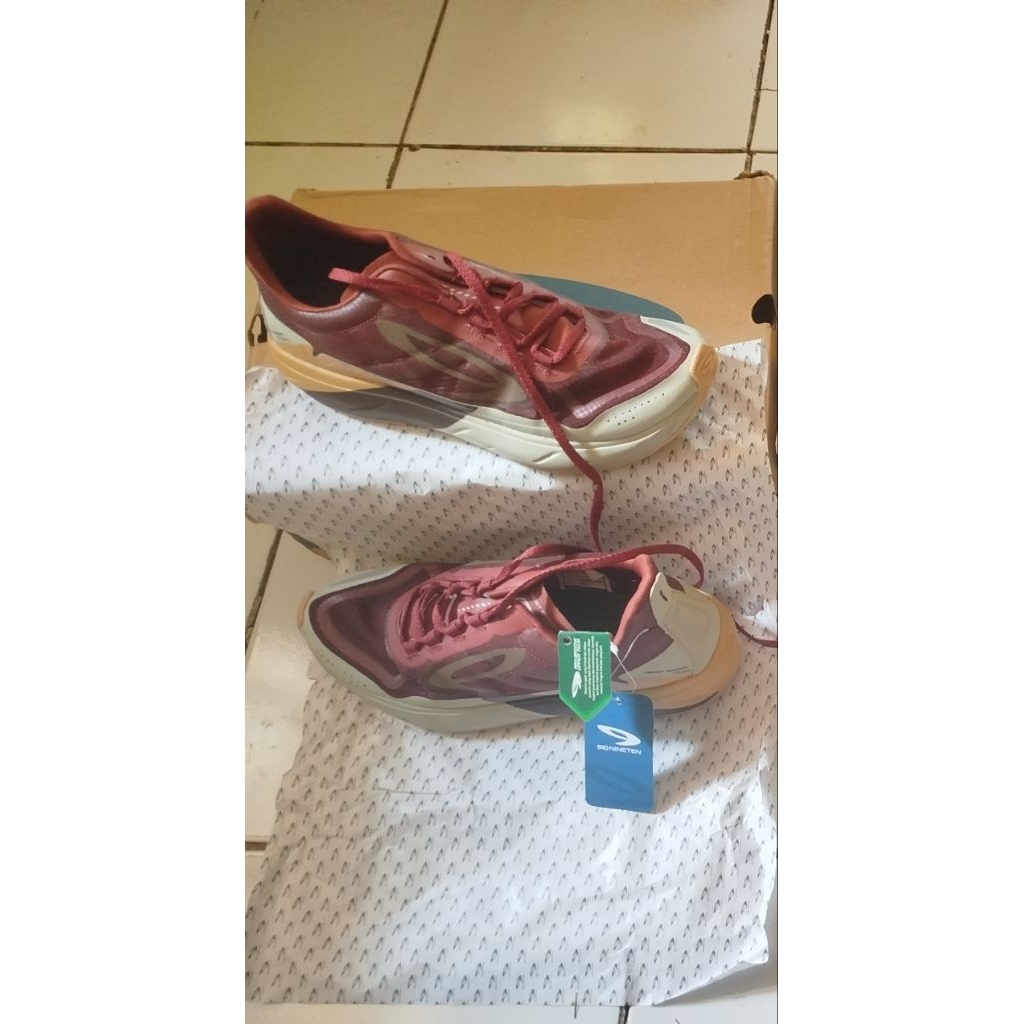 sepatu trail run 910 geist ukuran 41