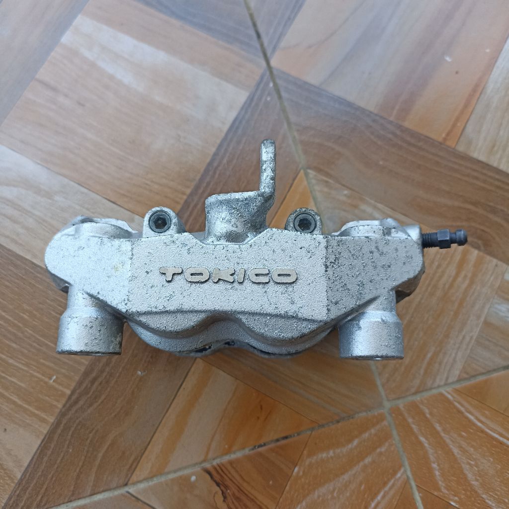 kaliper rem cakram depan kanan Tokico Radial 4piston Suzuki gsx750 GSX 1000 gsx 600 logo timbul