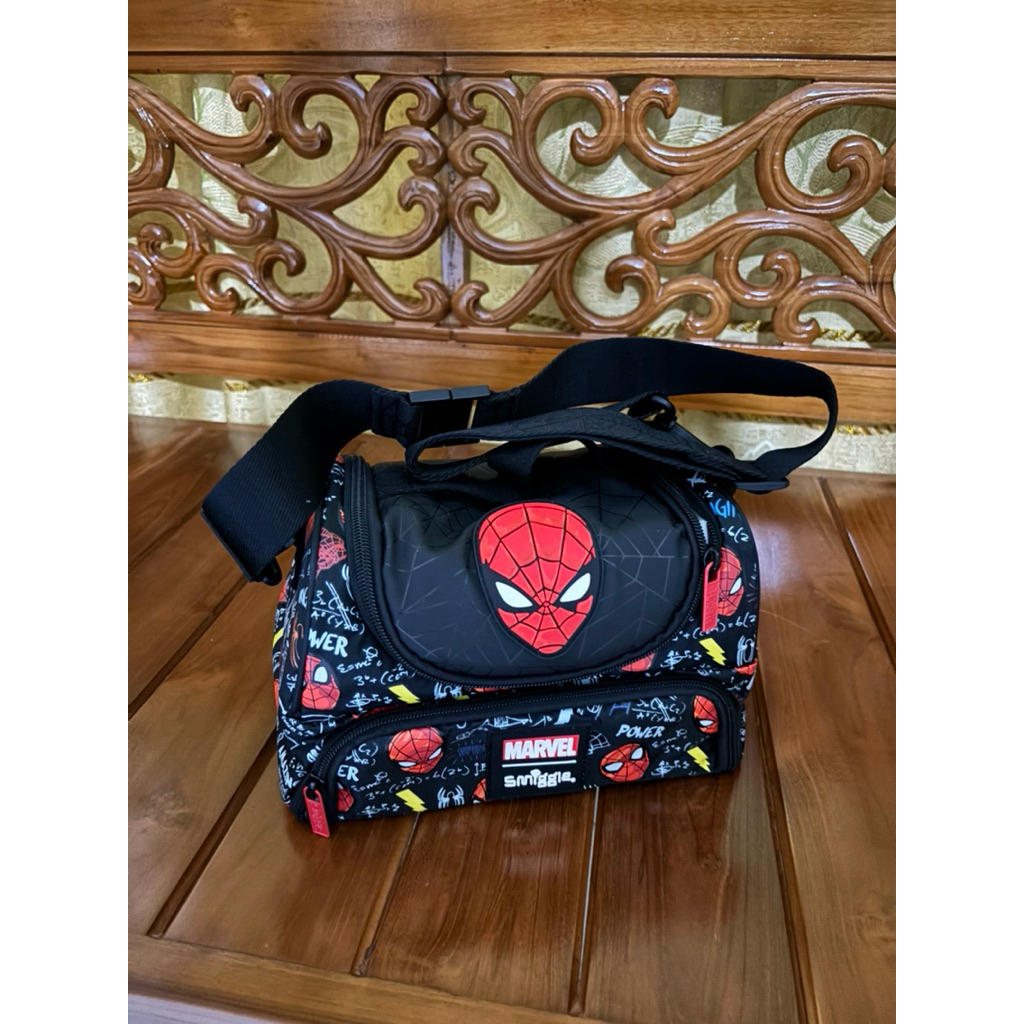 Lunch box Spiderman smiggle