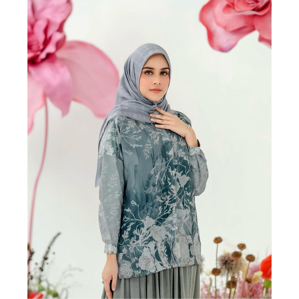 ( parfum) As is Valvia Top - Midnight (XS/S) - Buttonscarves x Riamiranda BSxRM