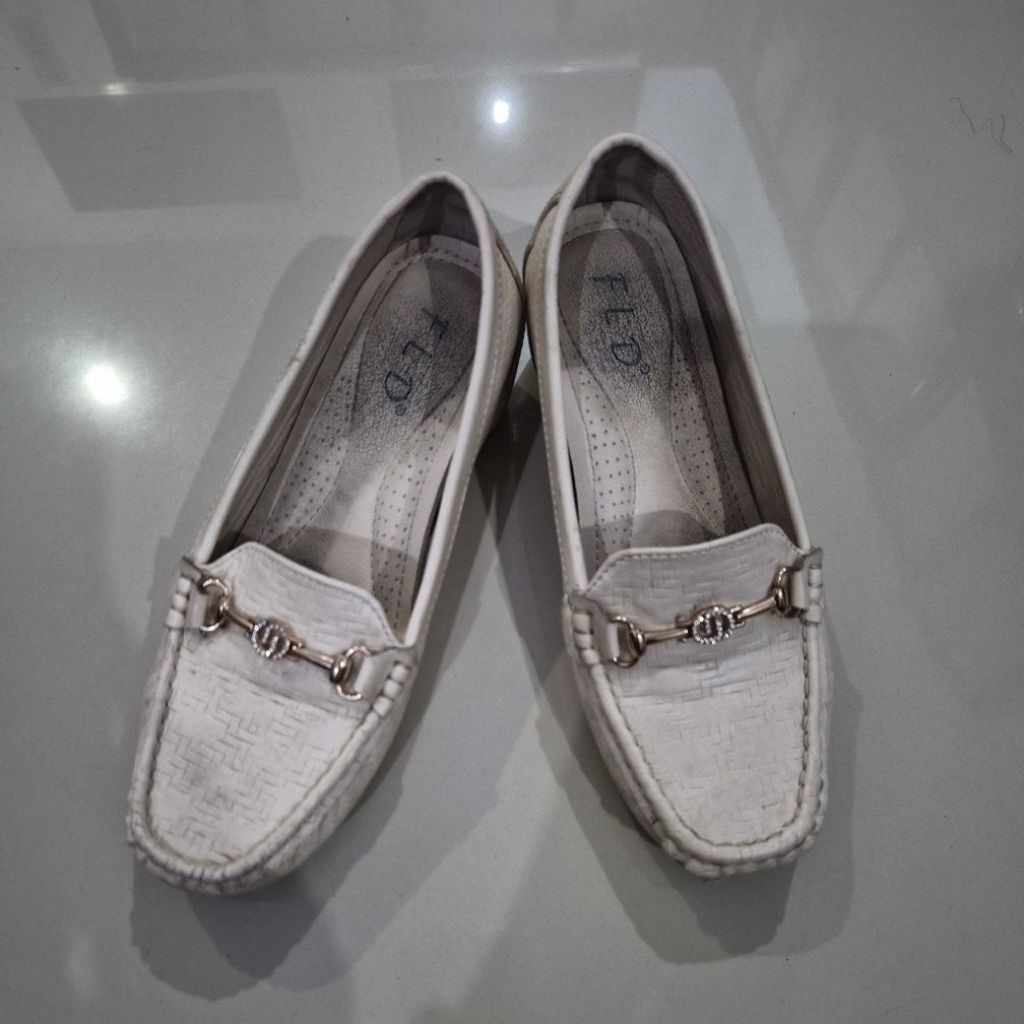 preloved sepatu fladeo