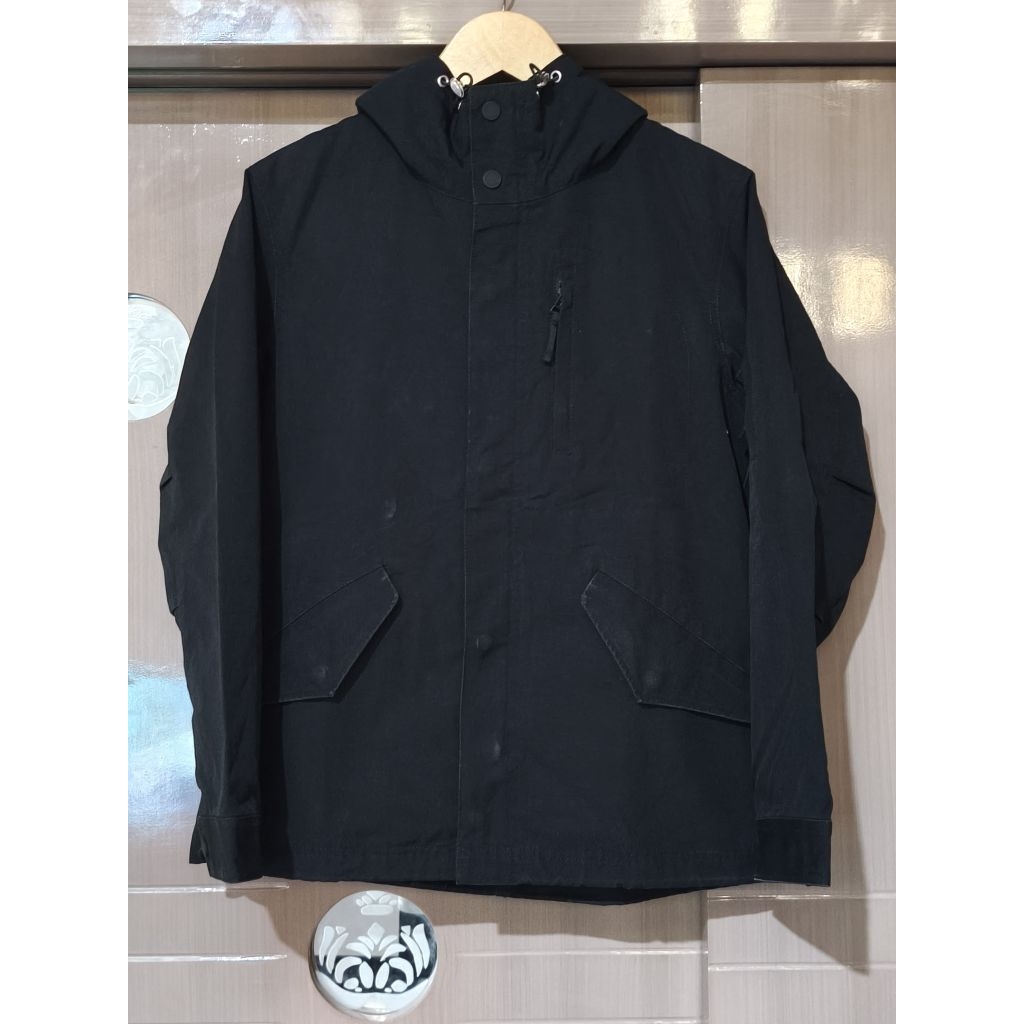 Jacket outdoor / gunung nano universe