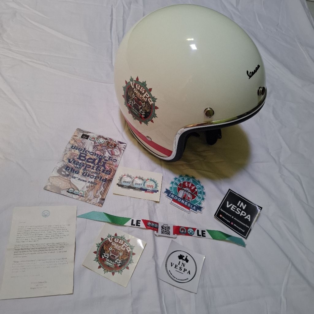 Helm vespa vwd bali 2022 helem vespa word days bali 2022 limitid edition series number 0000 of 2022 