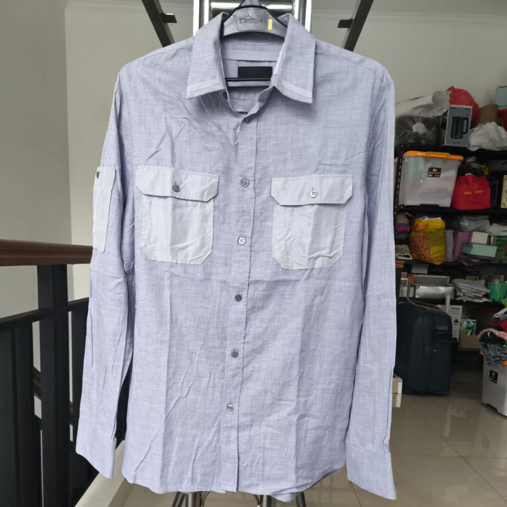 PRELOVED KEMEJA PRIA LENGAN PANJANG ABU-ABU "ALEXANDER MCQUEEN"