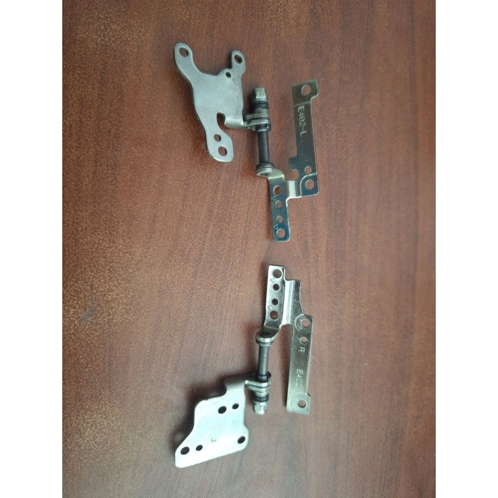 Engsel laptop Asus E402W copotan