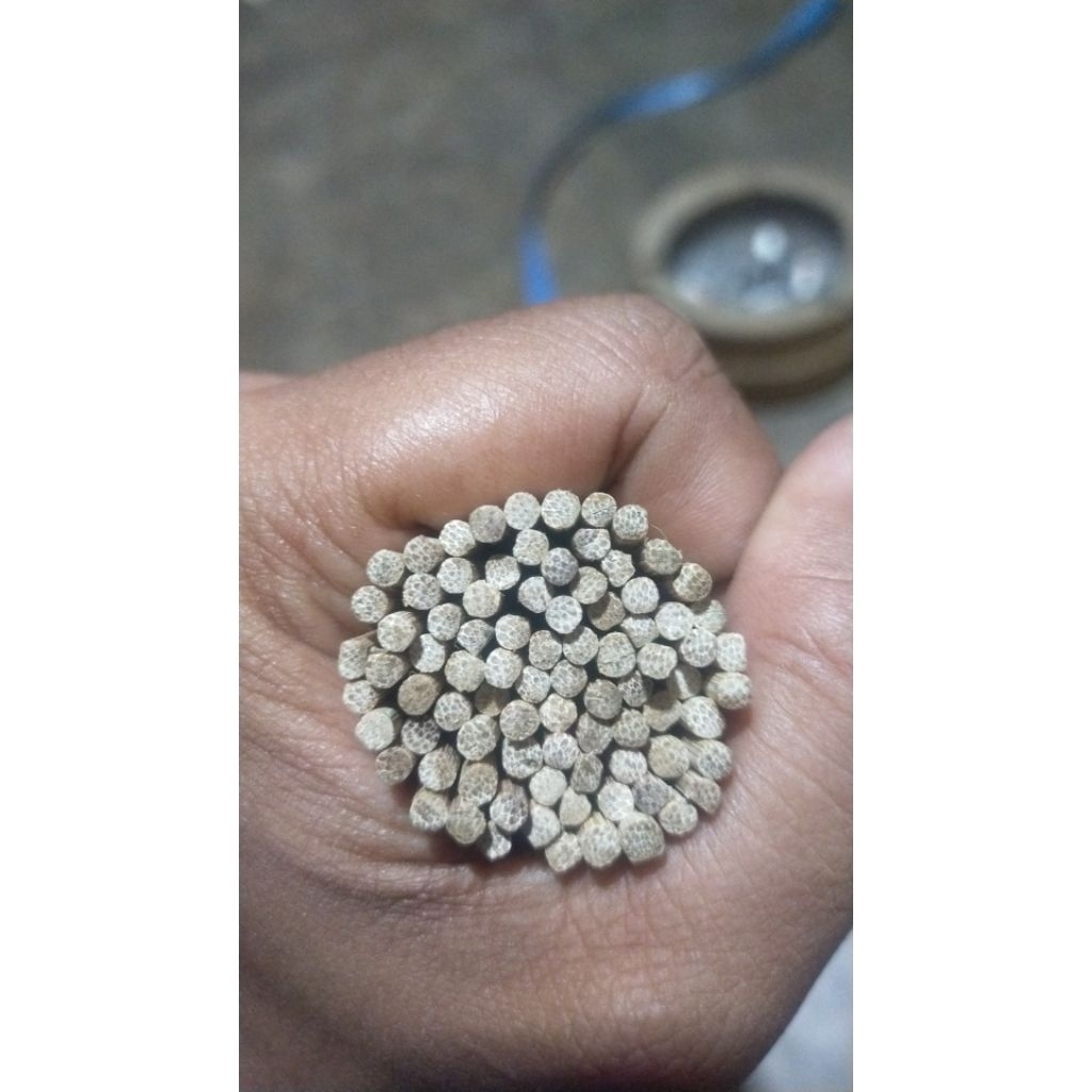 BITINGAN BUAT LAYANG LAYANG SUKHOI SERAT MERAH