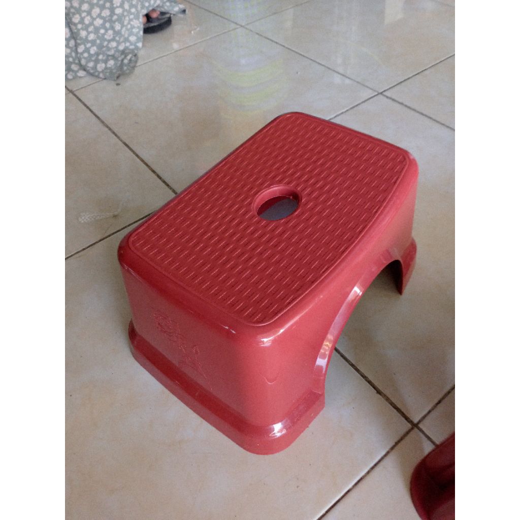 Dingklik plastik tebal