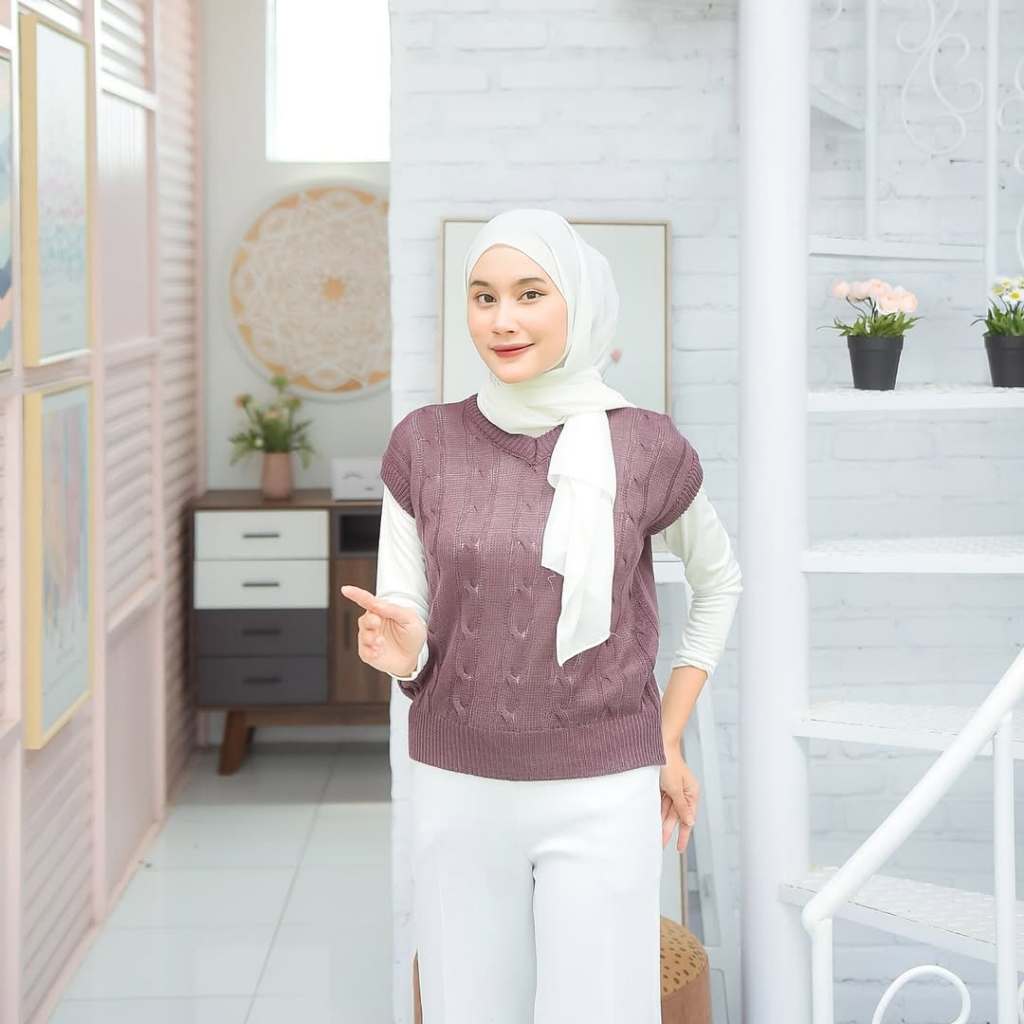 Kiukiu Cable Link Vest - Atasan Vest Rajut - Cable Vest Rajut - Rompi Vest Luaran - Rompi Rajut Polo