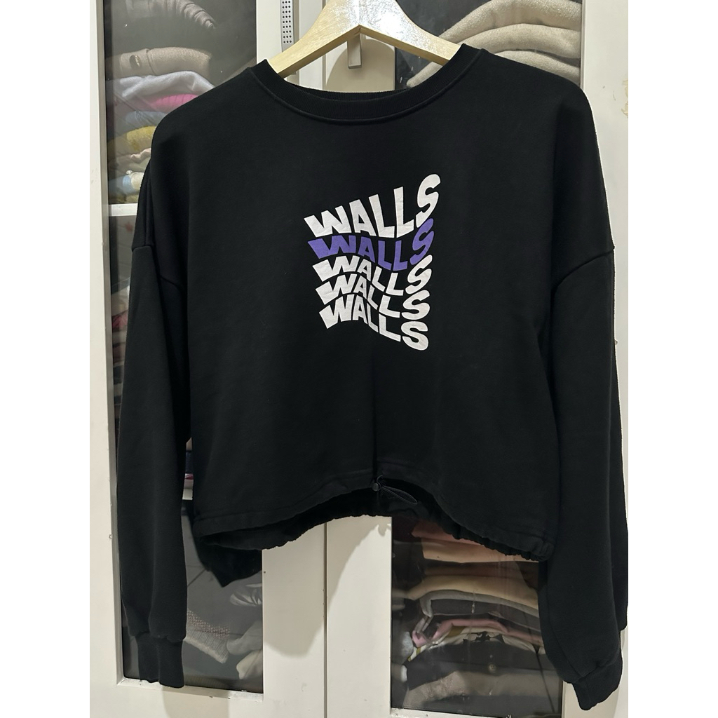 Sweater crop wanita hitam