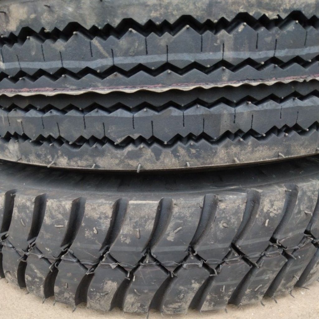 Ban luar mobil vulkanisir 700-14 cacing & kasar