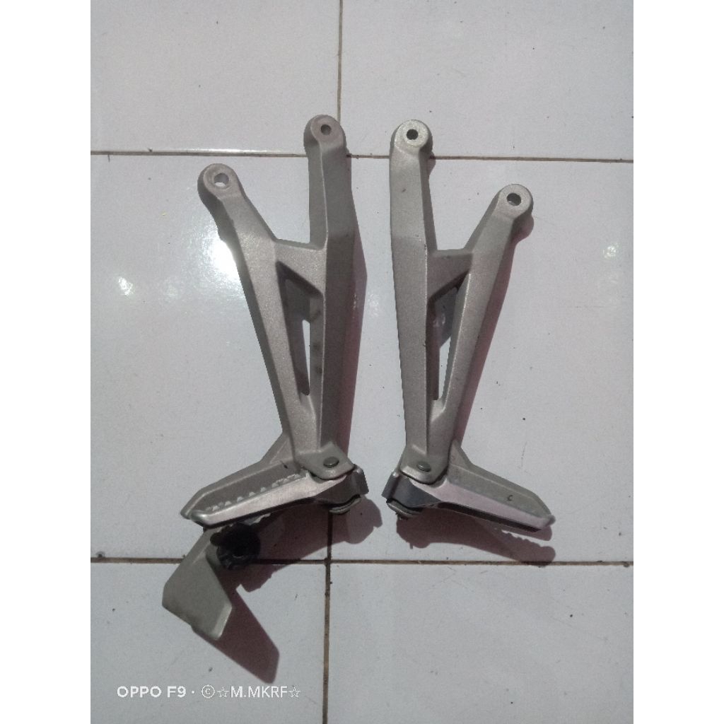 Footstep belakang Honda CBR 250RR Original