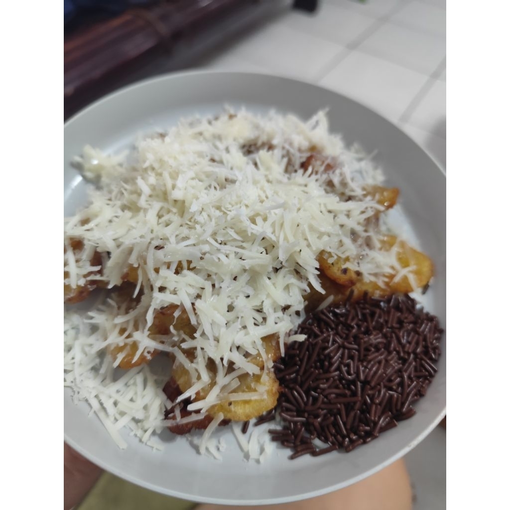 Pisang goreng tabur keju &  coklat / kue khas kalimantan per porsi