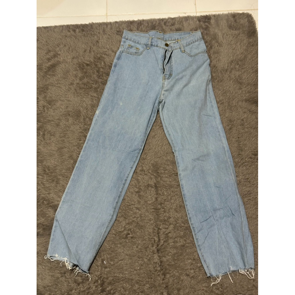 Unfinished Jeans Wanita