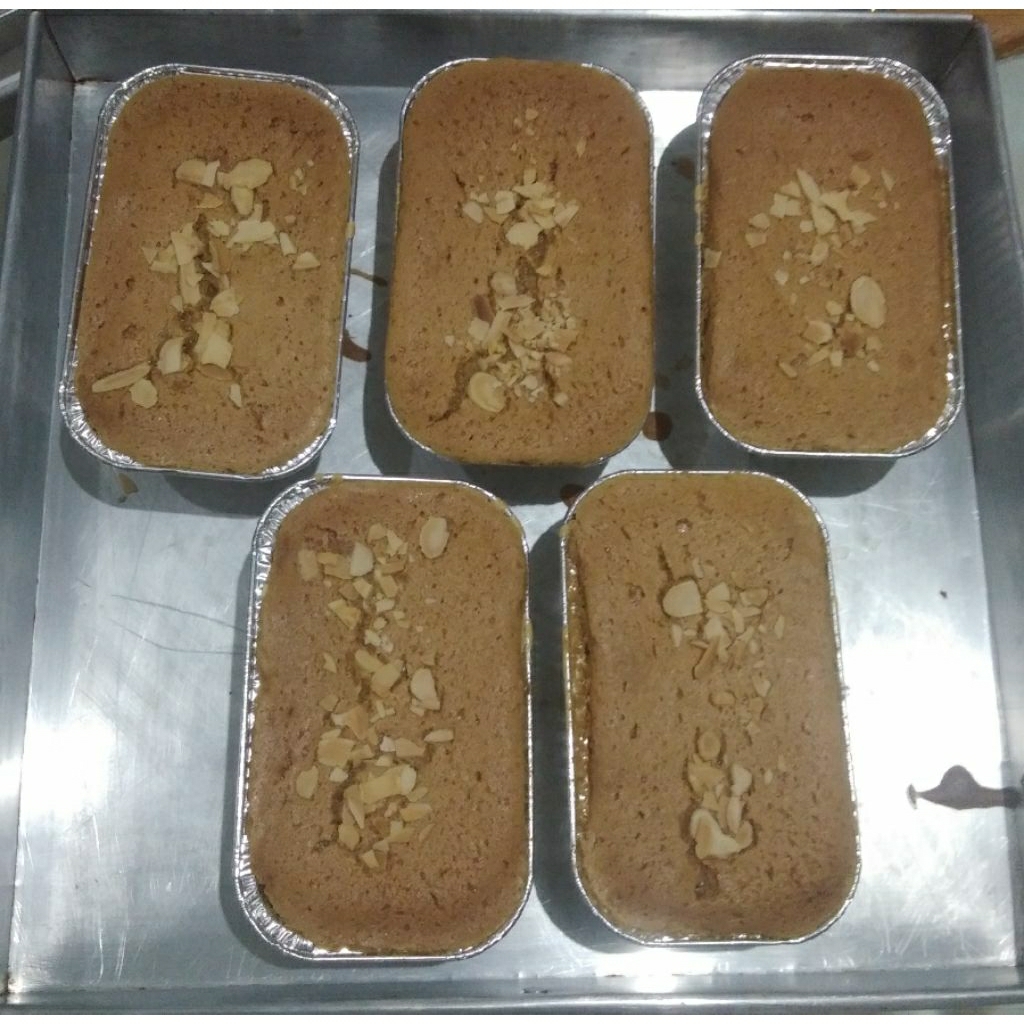 Bolu Ontbijtkoek/Bolu Rempah Toping Kacang Almond Slice isi 5pcs