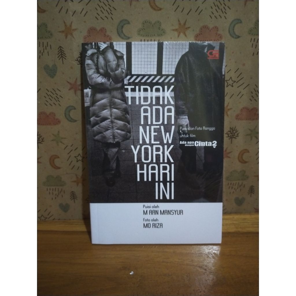 Tidak Ada New York Hari Ini | Puisi M. Aan Mansyur