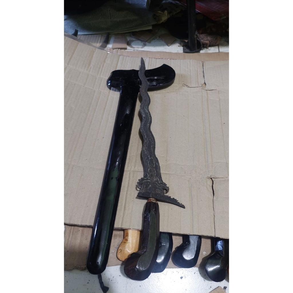keris karno tinanding luk