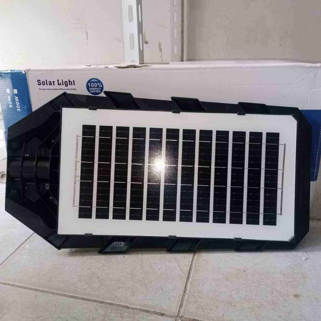 LAMPU JALAN 300W TENAGA SURYA/TENAGA MATAHARI + TIANG LAMPU TAHAN AIR(LAMPU DAN TIANG)