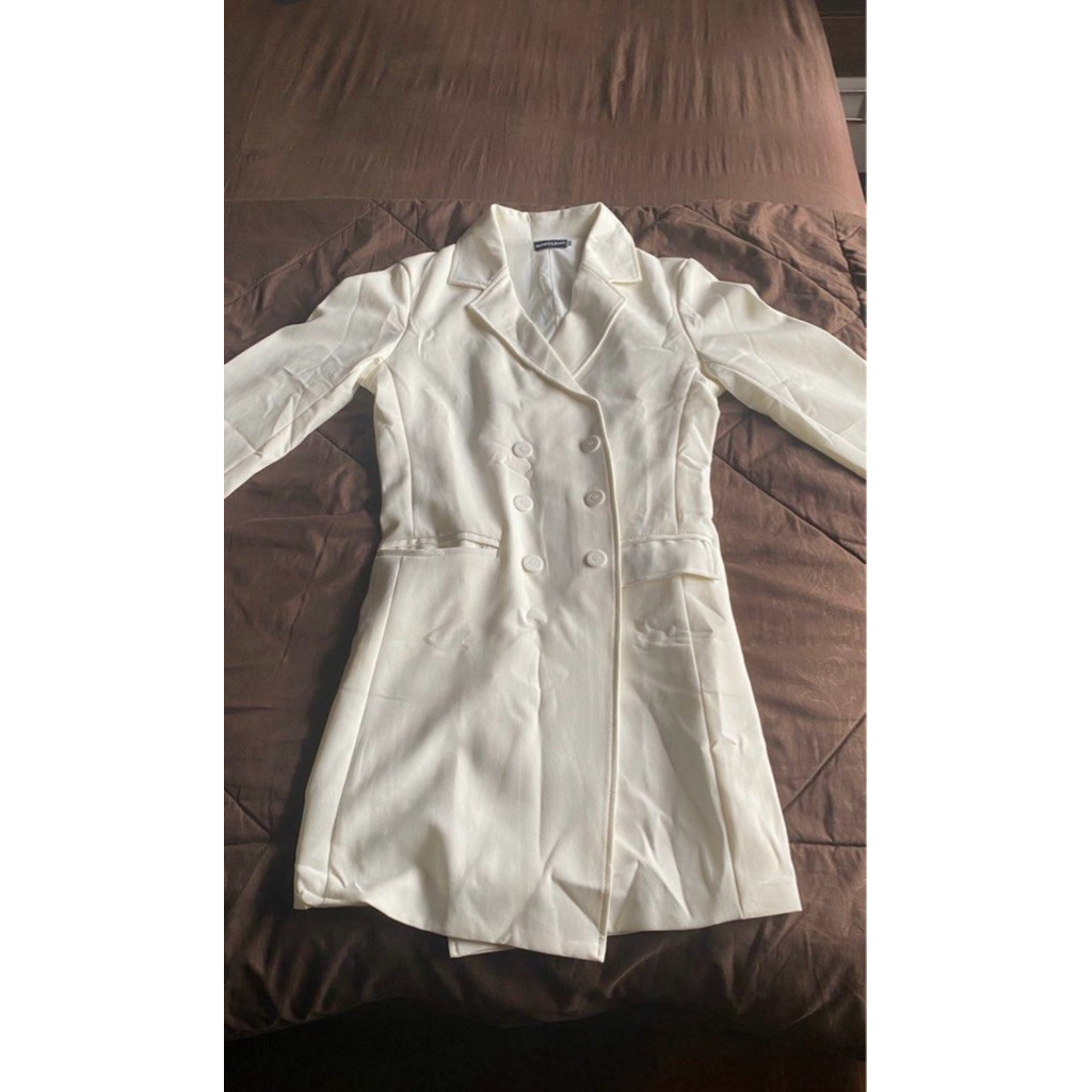 dress blazer putih modelano