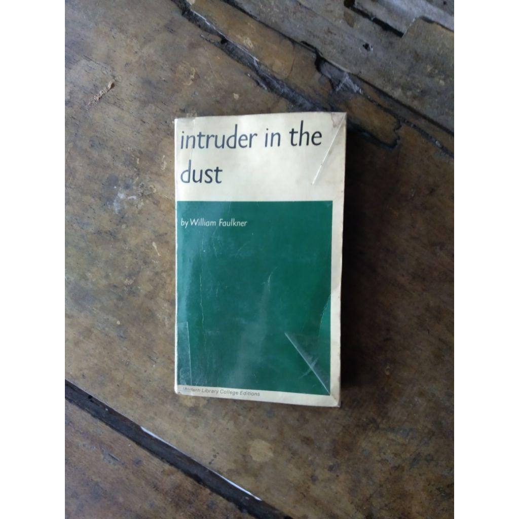 Buku Novel Import Intruder in the Dust - William Faulkner