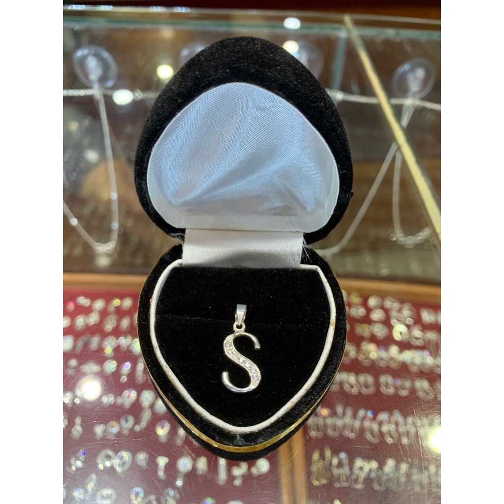 Liontin Perak Huruf S