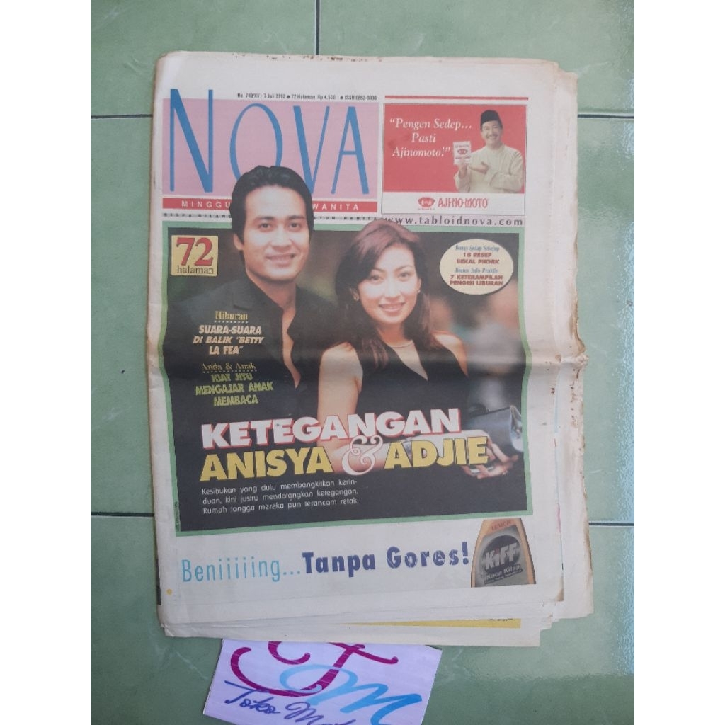 koran tabloid wanita NOVA cover Anisya Banowati dan Adjie Pangestu jadul lawas lama