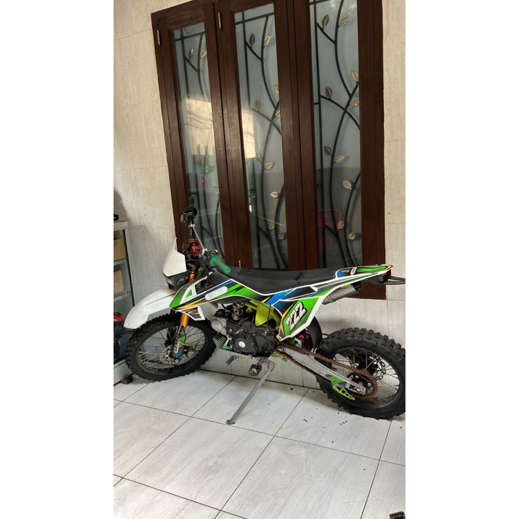 Motor Trail Lenka sedang dan Lenka kecil