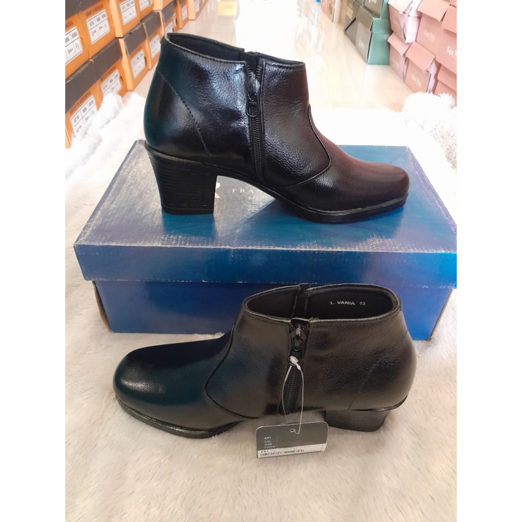 Fransisca Renaldy - Sepatu Boots Formal Kerja Wanita Anti Slip L.Vania 02