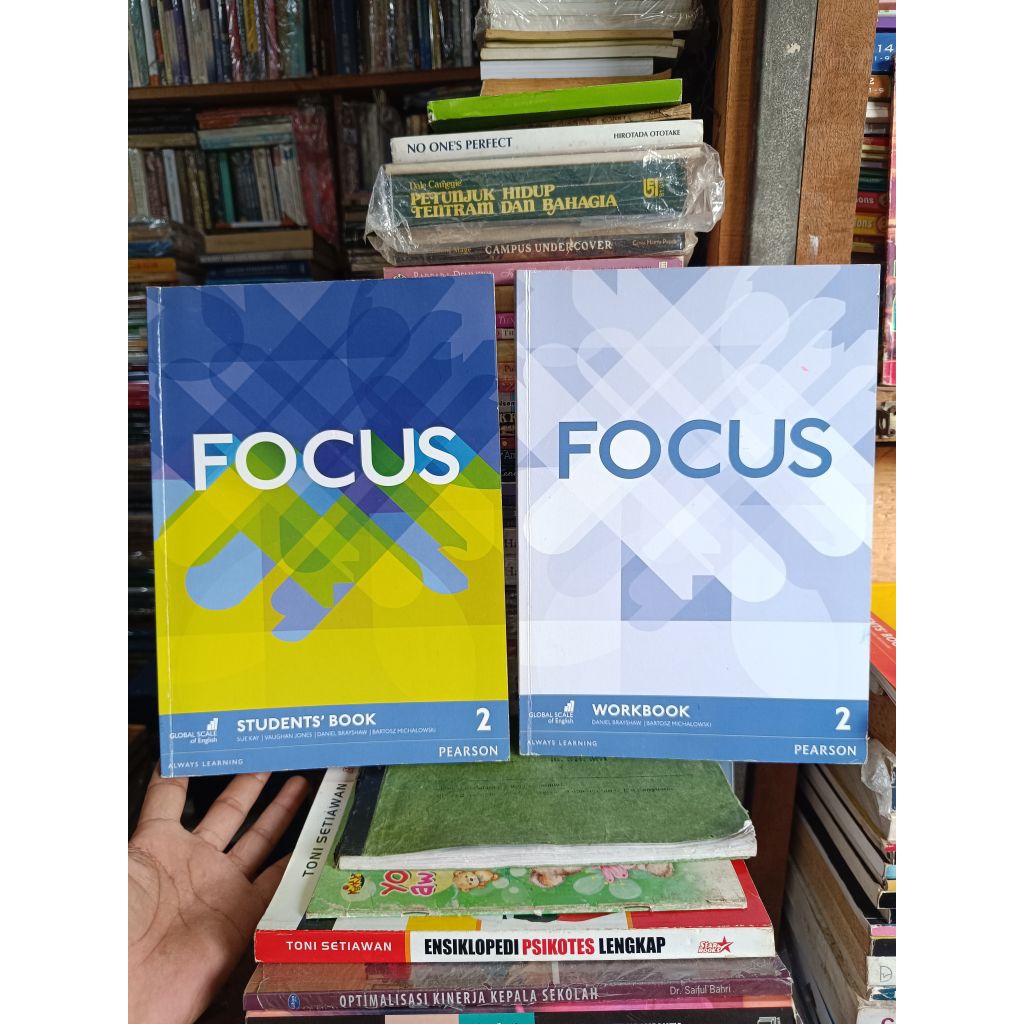 Focus. students book 2. Pearson. bekas