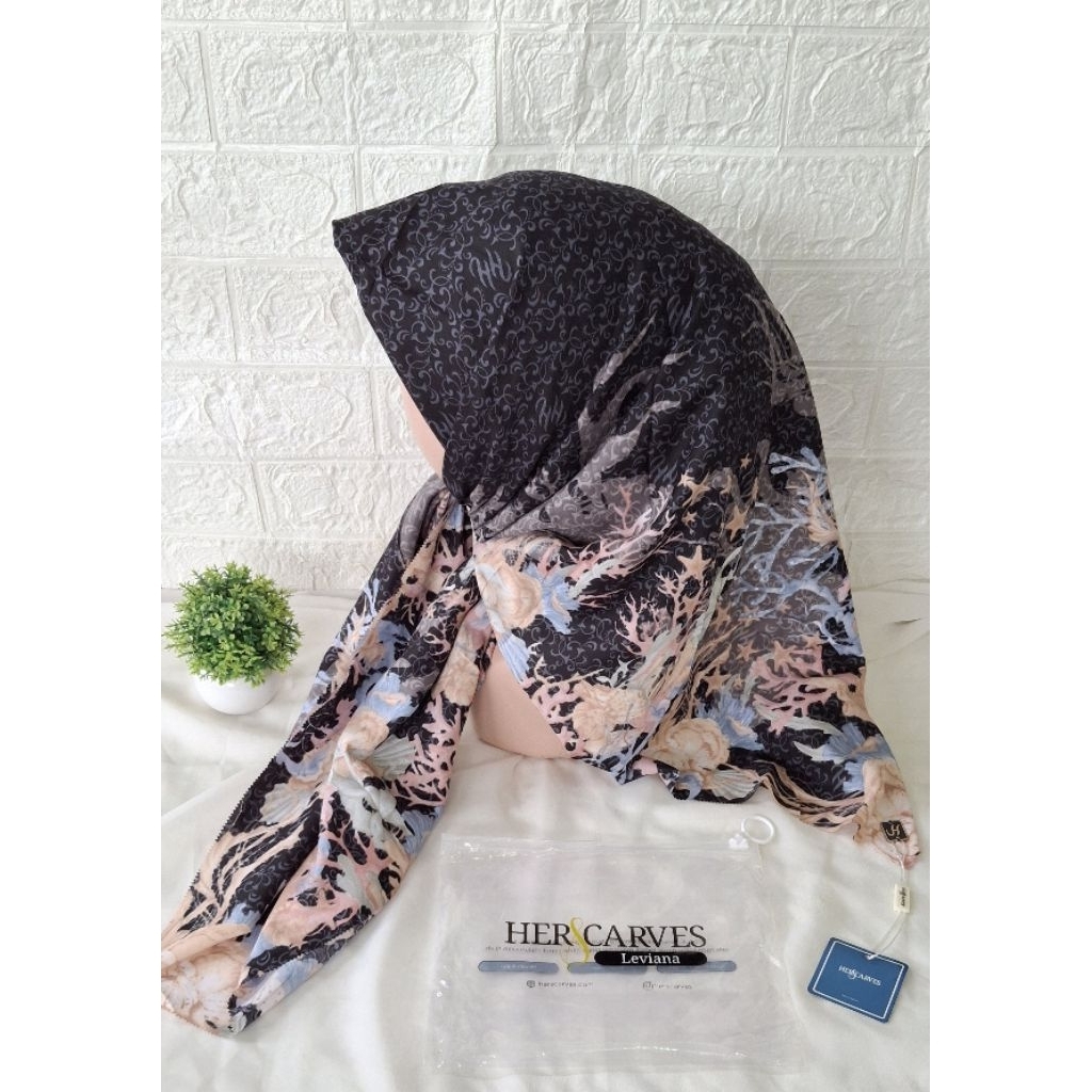 JILBAB SEGI EMPAT MOTIF CANTIK HERSCARVES HITAM PUTIH BIRU