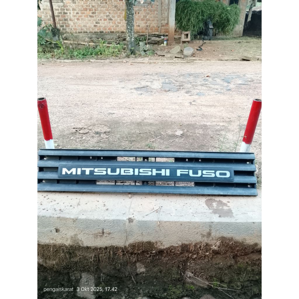 gril depan Mitsubishi Fuso ps220 fighter original bekas