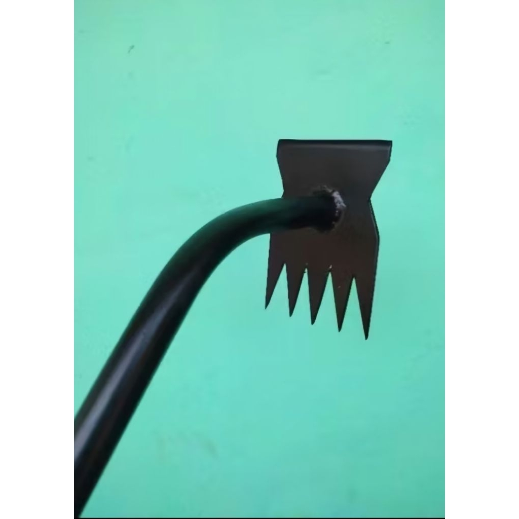 alat pencabut rumput liar / garpu rumput liar / alat berkebun