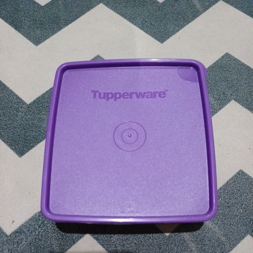 Tupperware Medium Square Away 360 ml (baru)