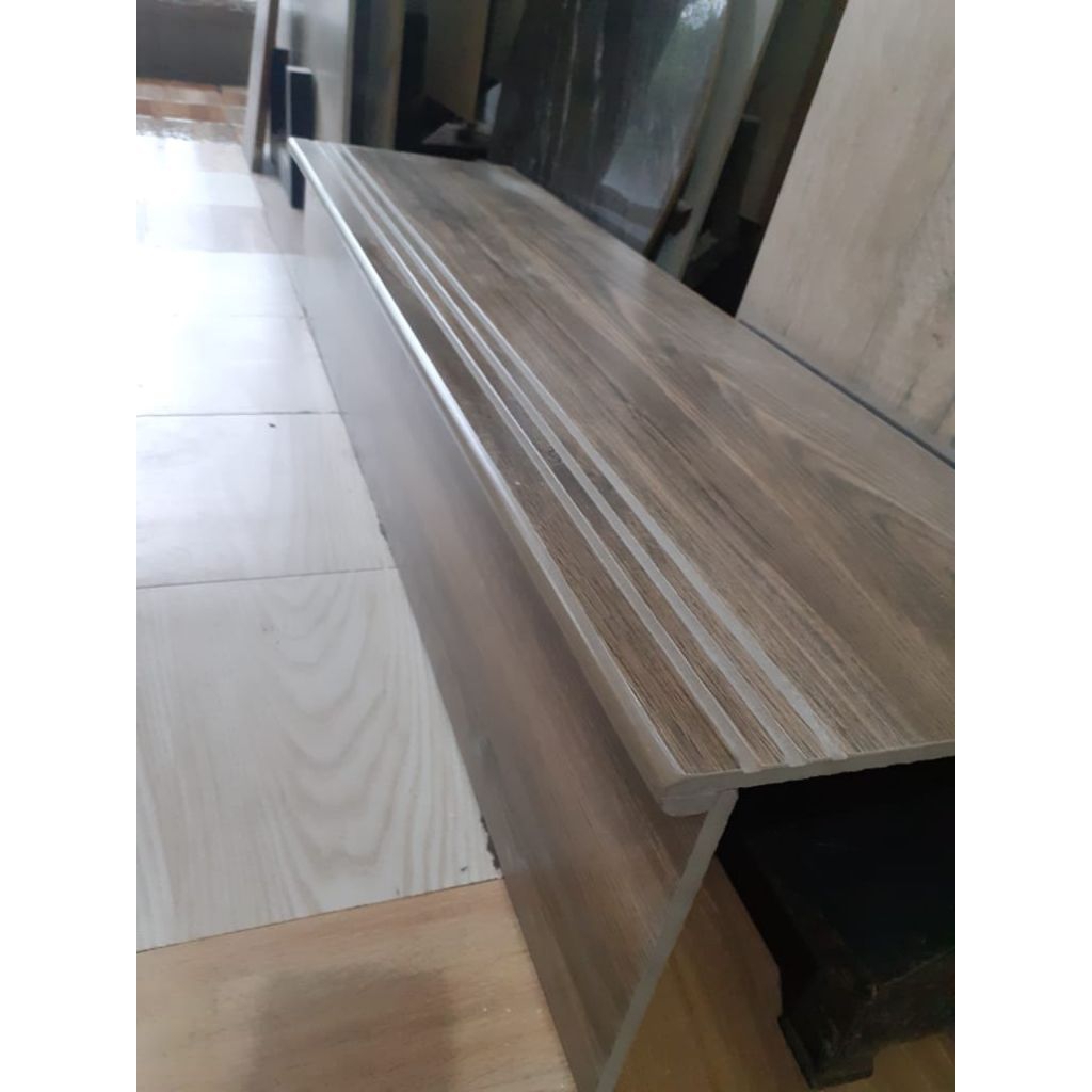 granit pijakan tangga motif kayu double bevel 30x100 20x100 bodres segitiga by indogres kw1