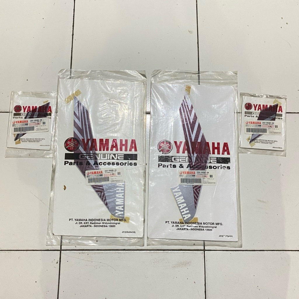 striping stiker bagian sayap body depan Yamaha Xeon GT 125 2014 merah original YGP