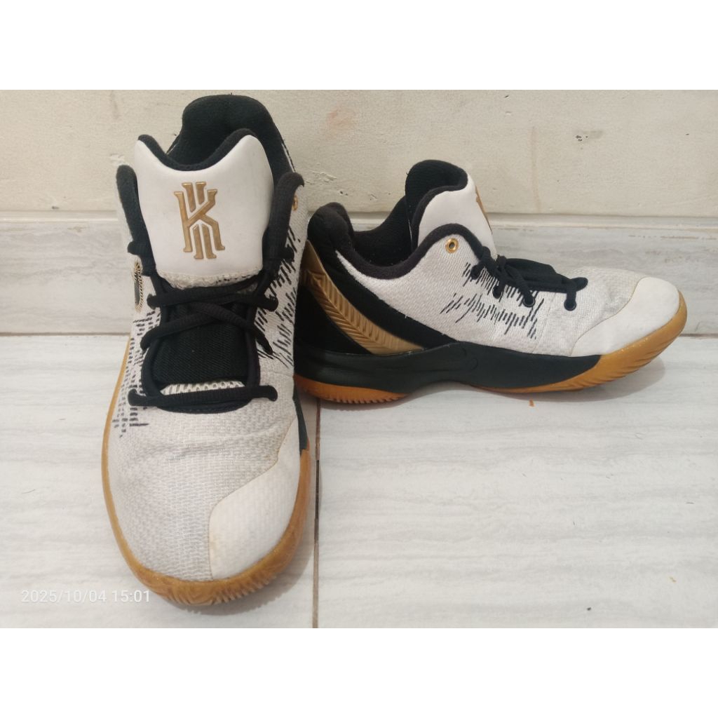Nike Kyrie Flytrap 2 EP 'Metallic Gold White'