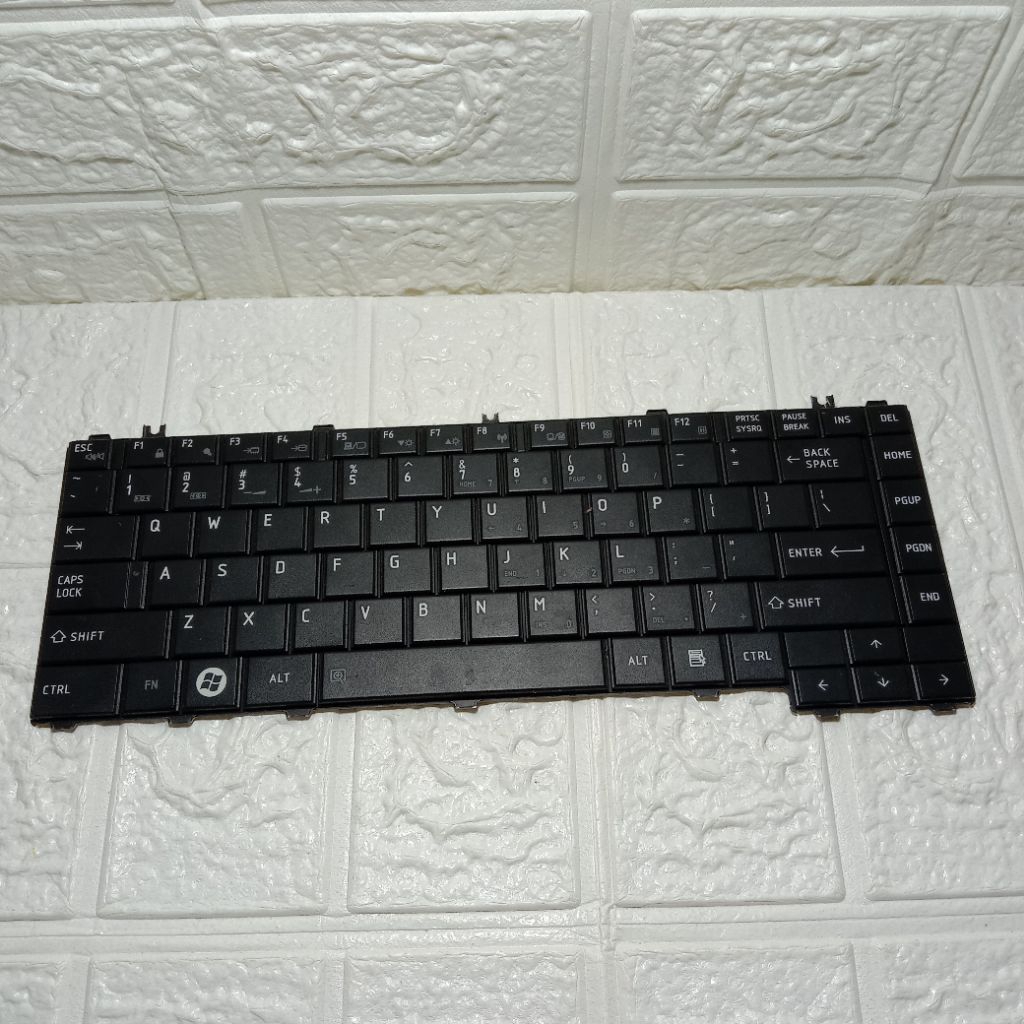 Keyboard Original Laptop Toshiba Satellite C640