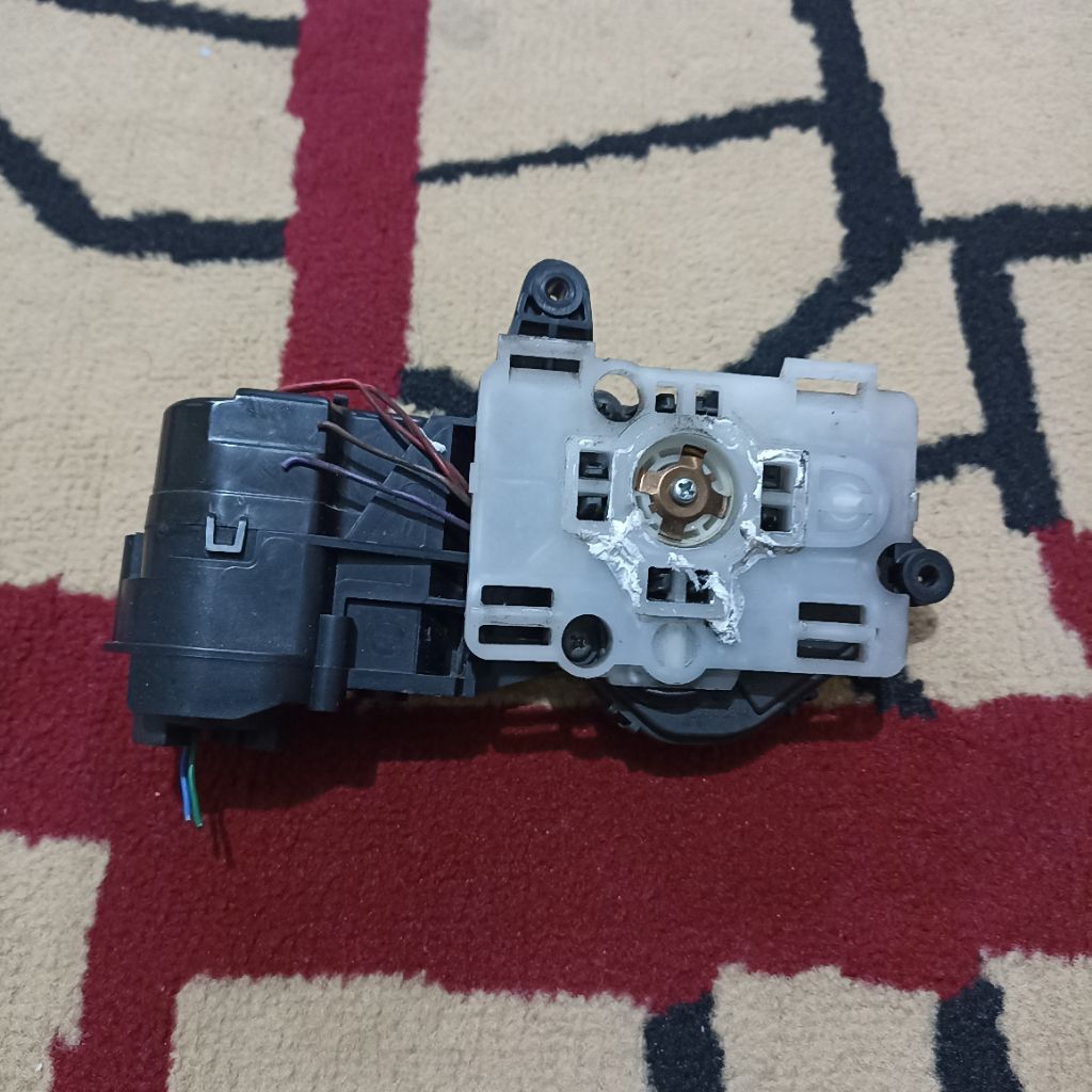 Breket+Mesin Reatrac+Miror Kaca Spion Toyota Yaris Tahun 2006-2013 Sebelah Kanan Original Second